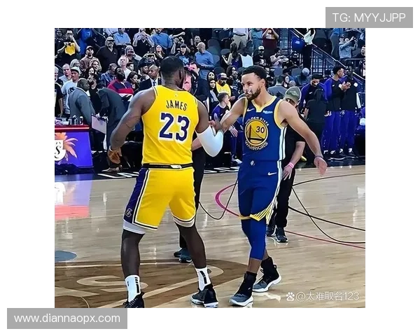 詹姆斯领衔湖人季前赛大胜勇士 库里复出表现亮眼但未能带队获胜